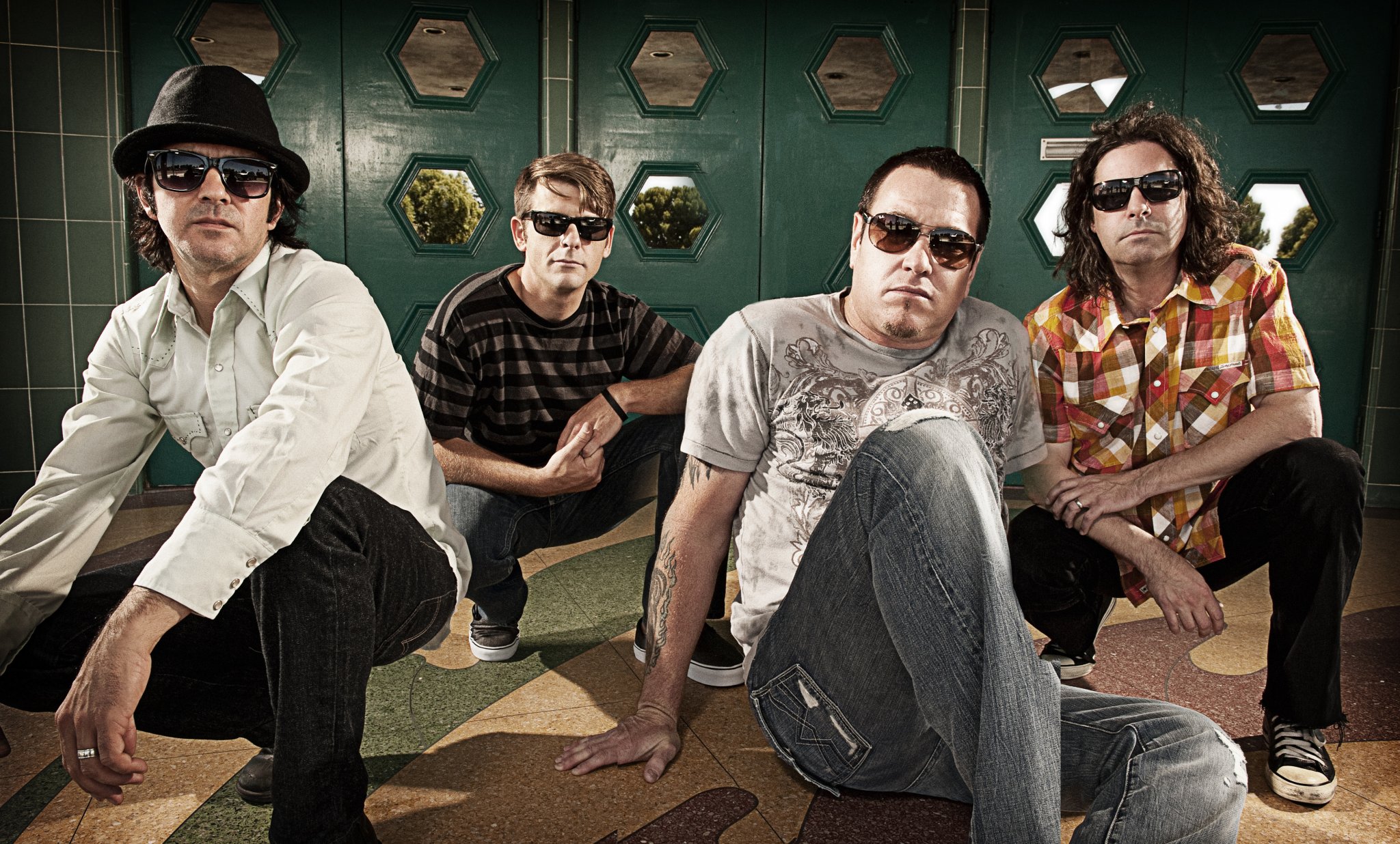 https://indulgemagazine.net/wp-content/uploads/2018/10/Smash-Mouth-IND-Mag.jpg